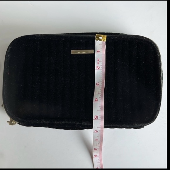 👜 Kestral Black Velvet Makeup Bag with Gold Zipper ✨ - Picture 10 of 11